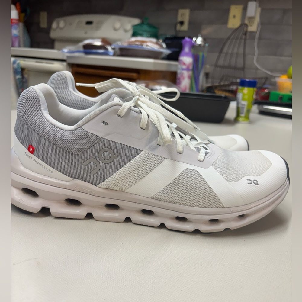 Womens on cloud cloudrunner tennis shoe